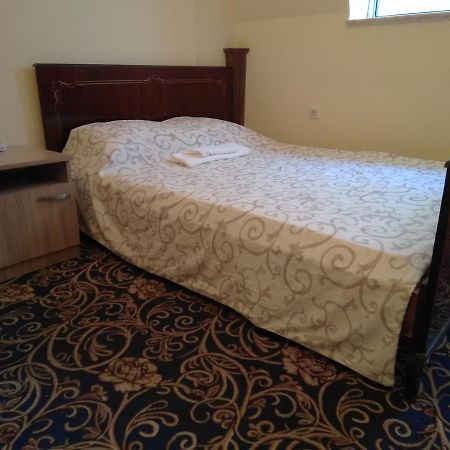 Gem Hostel 耶烈万 外观 照片