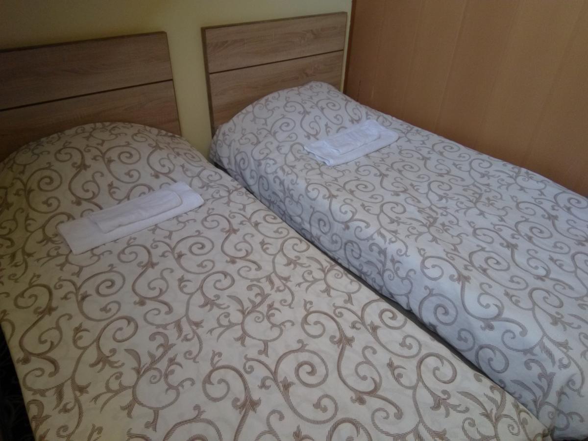 Gem Hostel 耶烈万 外观 照片